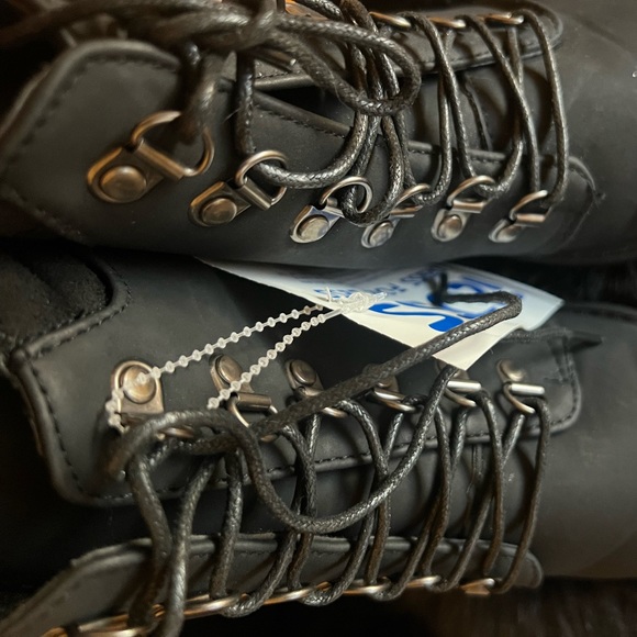 Ladies Black Boots - Picture 11 of 11